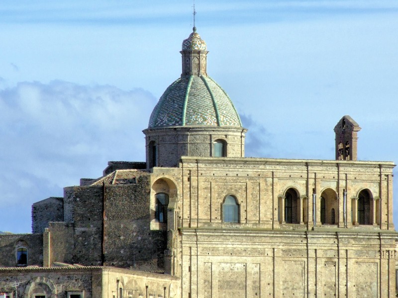 Facciata di chiesa storica